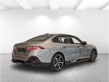 BMW i5 40eDriveMSport AHK Navi LED HUD 360Kamera SHZ