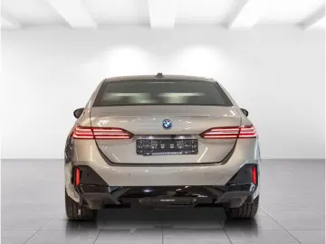 BMW i5 40eDriveMSport AHK Navi LED HUD 360Kamera SHZ