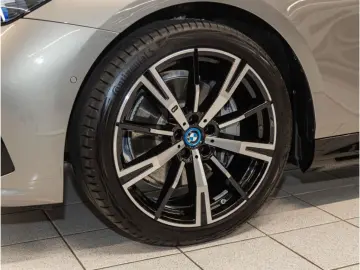 BMW i5 40eDriveMSport AHK Navi LED HUD 360Kamera SHZ