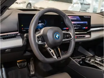 BMW i5 40eDriveMSport AHK Navi LED HUD 360Kamera SHZ