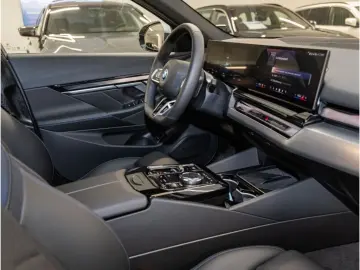 BMW i5 40eDriveMSport AHK Navi LED HUD 360Kamera SHZ