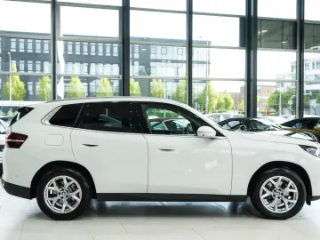 BMW X3 20 xDrive PREMIUM-PAK LEDER HUD H K NAVI 360