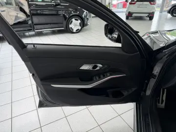 BMW M340i Touring xD SHADOW PANO HUD ACC KEYL 360