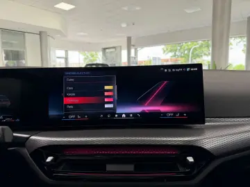 BMW M340i Touring xD SHADOW PANO HUD ACC KEYL 360