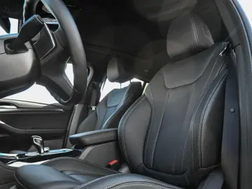 BMW X4 xDrive20i M-Sport AHK PANO ACC KoZg HuD Laser