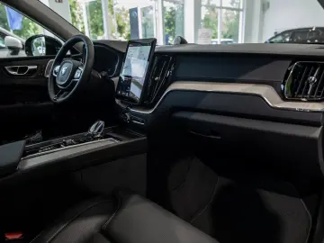 VOLVO XC60 T8 Ultra Dark Recharge Plug-In Hybrid AWD