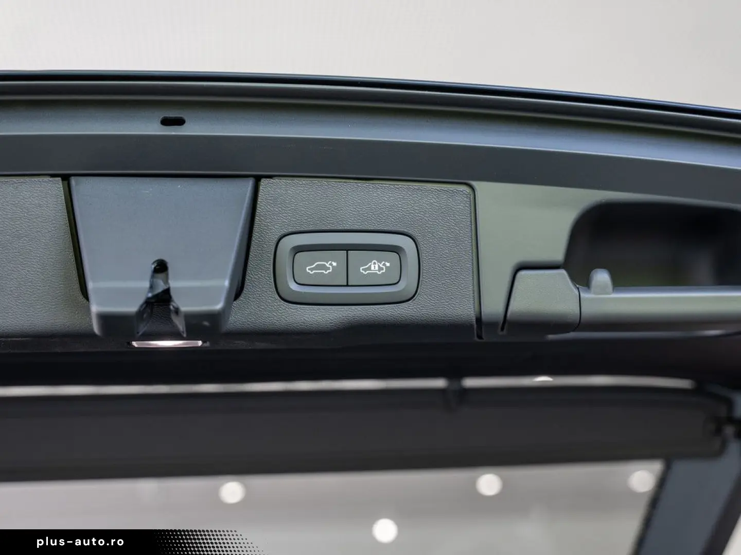 VOLVO XC60 T8 Ultra Dark Recharge Plug-In Hybrid AWD