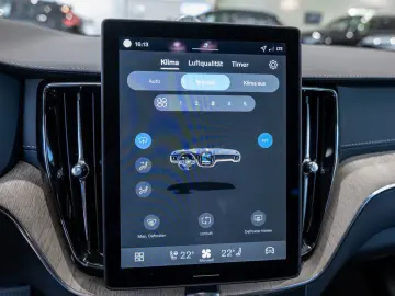 VOLVO XC60 T8 Ultra Dark Recharge Plug-In Hybrid AWD