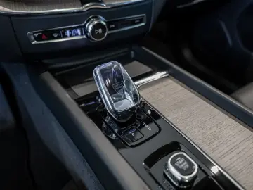 VOLVO XC60 T8 Ultra Dark Recharge Plug-In Hybrid AWD