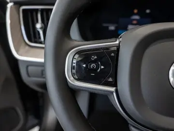 VOLVO XC60 T8 Ultra Dark Recharge Plug-In Hybrid AWD