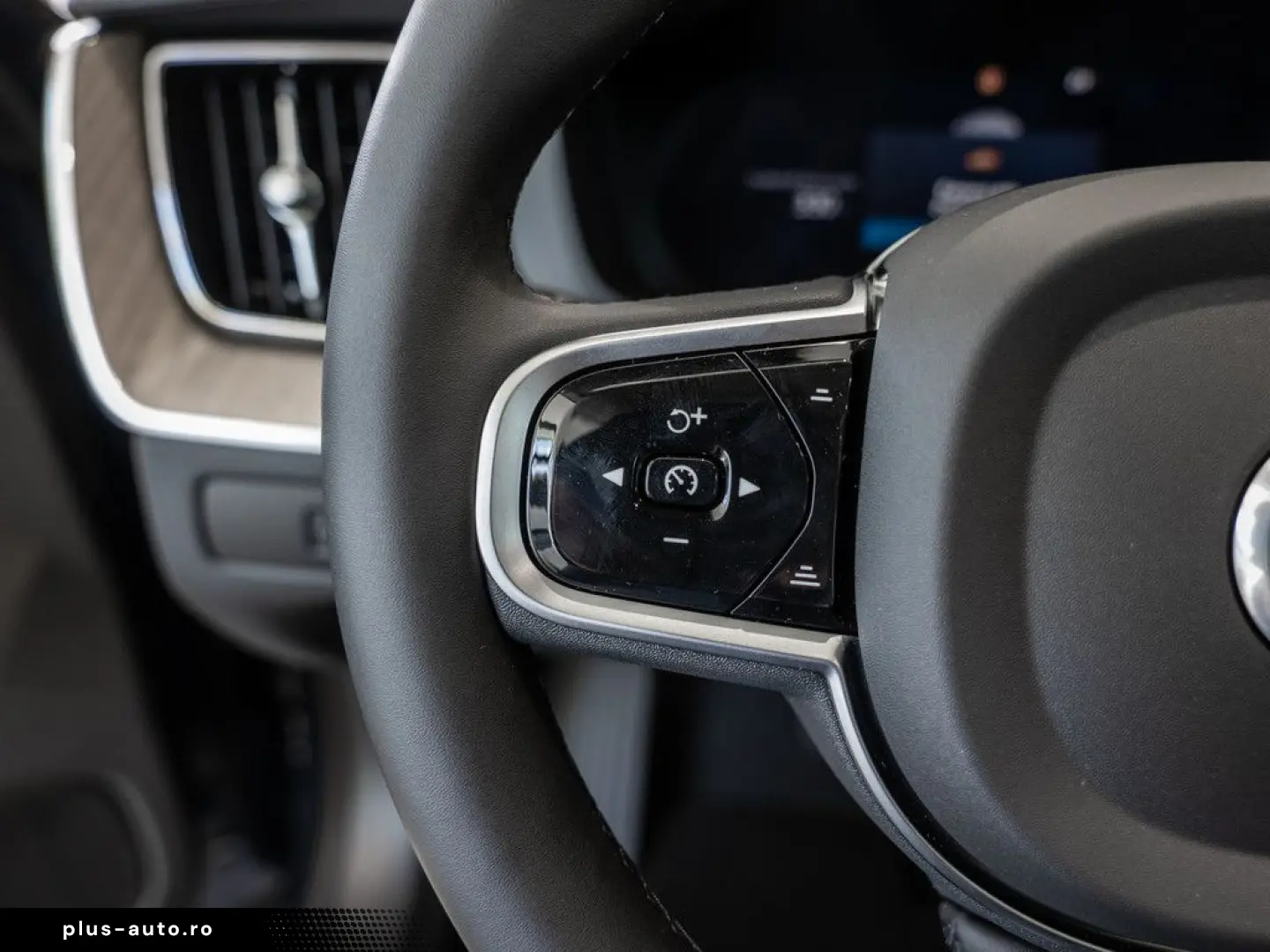 VOLVO XC60 T8 Ultra Dark Recharge Plug-In Hybrid AWD