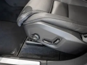 VOLVO XC60 T8 Ultra Dark Recharge Plug-In Hybrid AWD