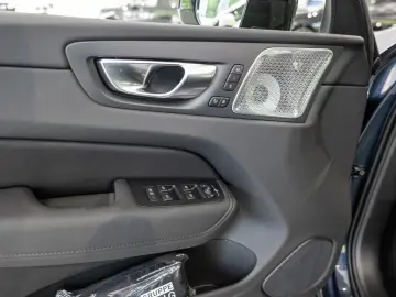 VOLVO XC60 T8 Ultra Dark Recharge Plug-In Hybrid AWD