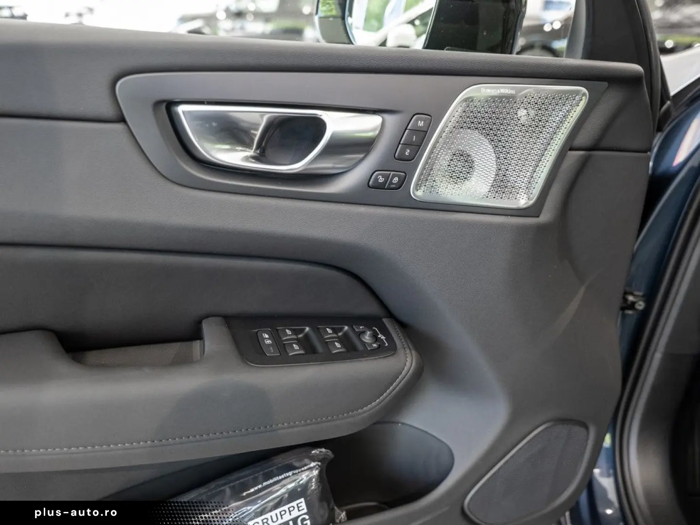 VOLVO XC60 T8 Ultra Dark Recharge Plug-In Hybrid AWD