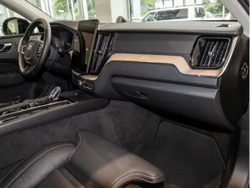 VOLVO XC60 T8 Ultra Dark Recharge Plug-In Hybrid AWD