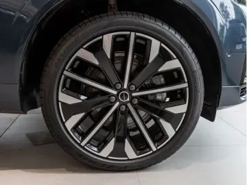VOLVO XC60 T8 Ultra Dark Recharge Plug-In Hybrid AWD