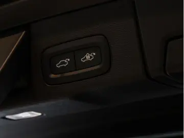 VOLVO XC60 T8 Ultra Dark Recharge Plug-In Hybrid AWD