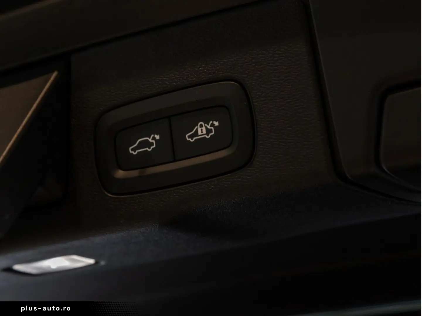 VOLVO XC60 T8 Ultra Dark Recharge Plug-In Hybrid AWD