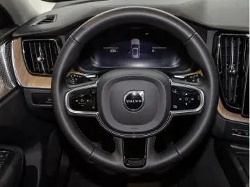 VOLVO XC60 T8 Ultra Dark Recharge Plug-In Hybrid AWD