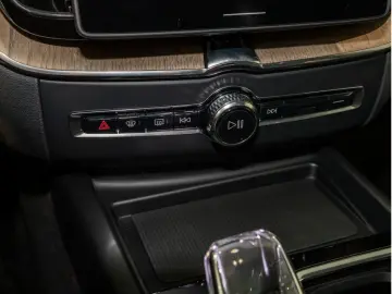 VOLVO XC60 T8 Ultra Dark Recharge Plug-In Hybrid AWD