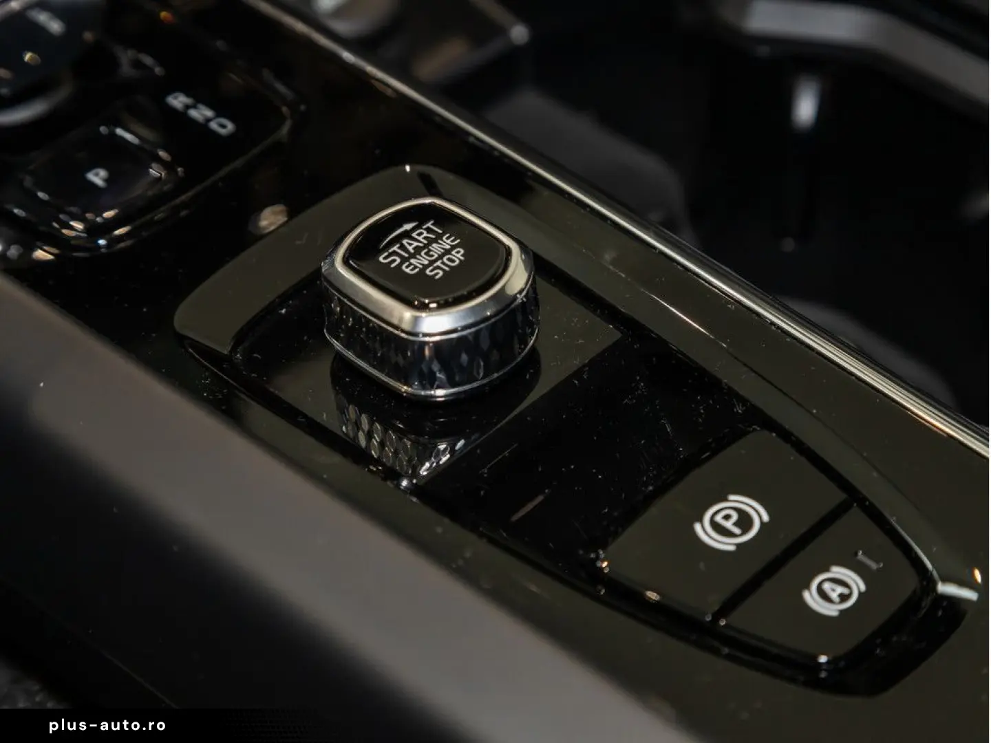 VOLVO XC60 T8 Ultra Dark Recharge Plug-In Hybrid AWD