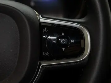 VOLVO XC60 T8 Ultra Dark Recharge Plug-In Hybrid AWD