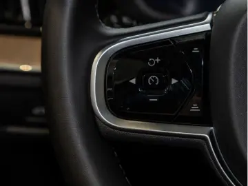 VOLVO XC60 T8 Ultra Dark Recharge Plug-In Hybrid AWD