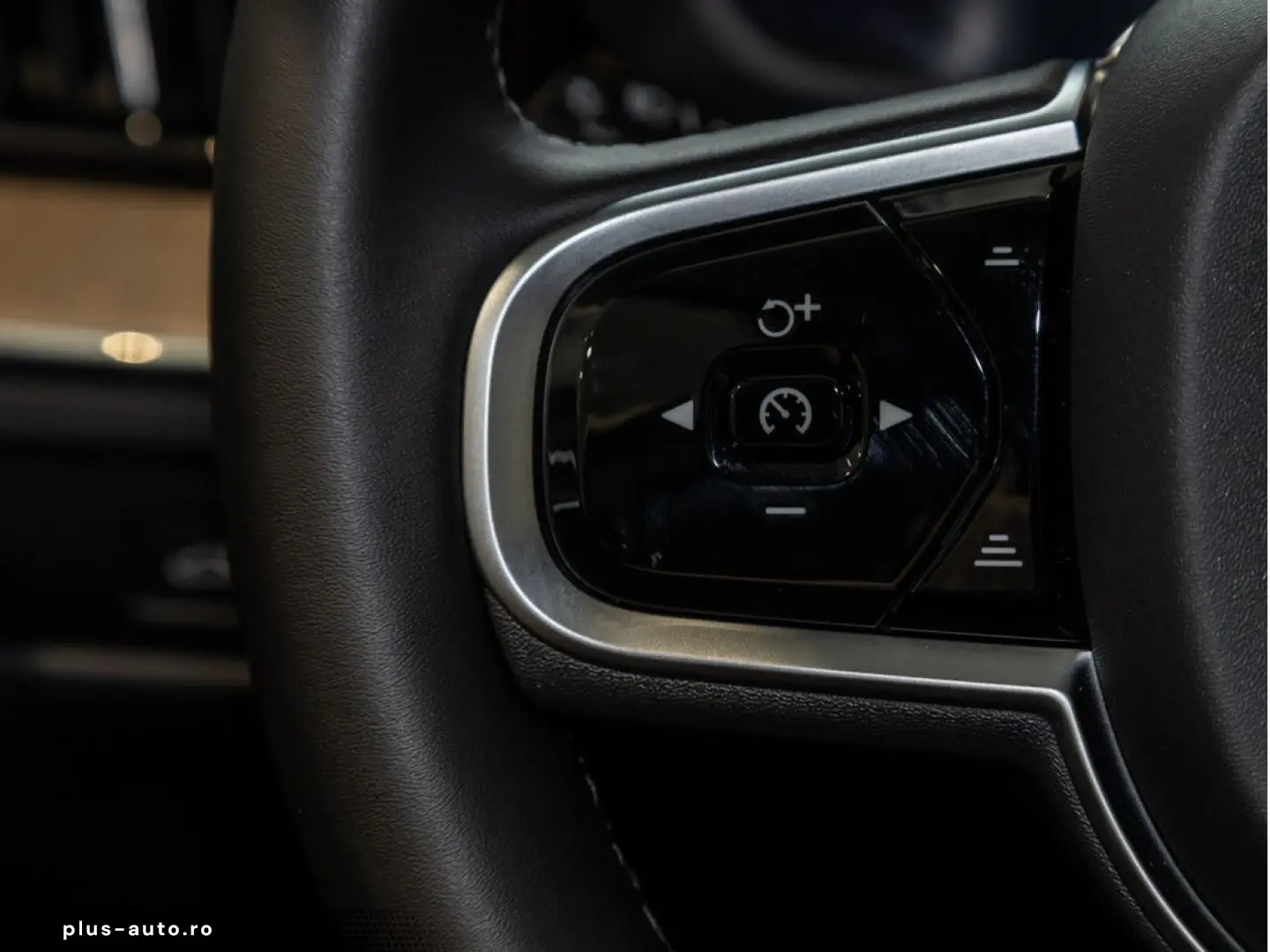 VOLVO XC60 T8 Ultra Dark Recharge Plug-In Hybrid AWD