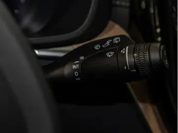 VOLVO XC60 T8 Ultra Dark Recharge Plug-In Hybrid AWD