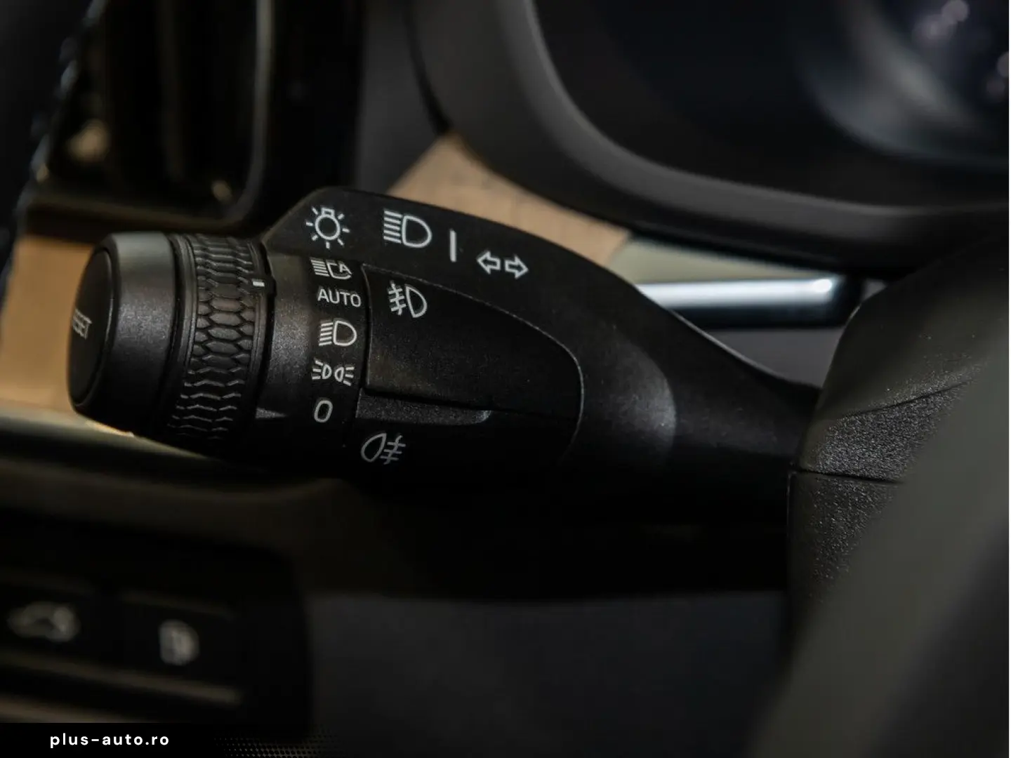 VOLVO XC60 T8 Ultra Dark Recharge Plug-In Hybrid AWD