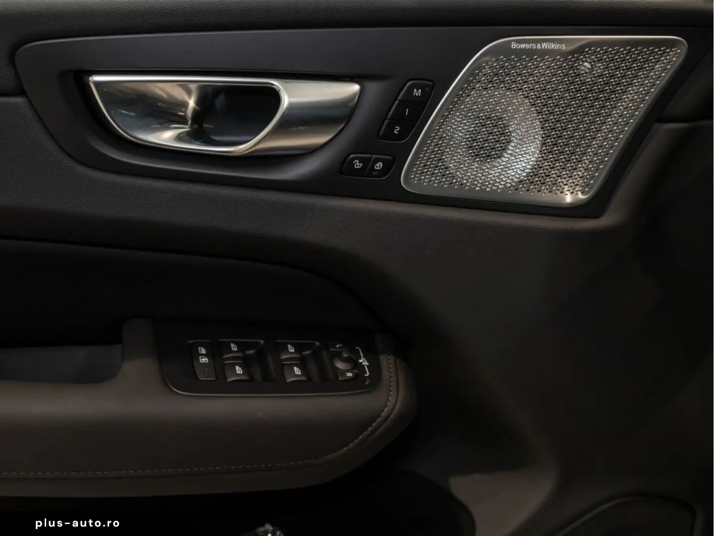 VOLVO XC60 T8 Ultra Dark Recharge Plug-In Hybrid AWD
