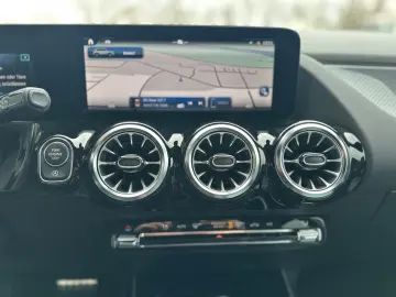 MERCEDES-BENZ GLA 35 AMG 4Matic Leder RFK Lenkradheizung