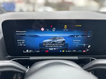 MERCEDES-BENZ GLA 35 AMG 4Matic Leder RFK Lenkradheizung