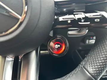 MERCEDES-BENZ GLA 35 AMG 4Matic Leder RFK Lenkradheizung