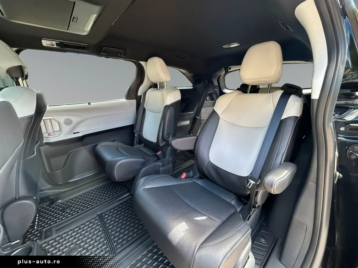 TOYOTA Sienna Hybrid XLE 7-Sitzer