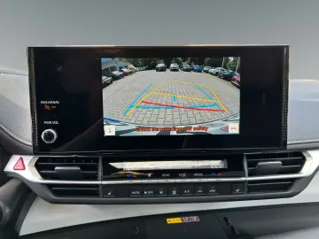 TOYOTA Sienna Hybrid XLE 7-Sitzer