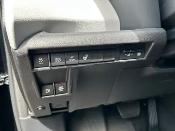 TOYOTA Sienna Hybrid XLE 7-Sitzer