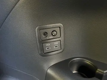 TOYOTA Sienna Hybrid XLE 7-Sitzer
