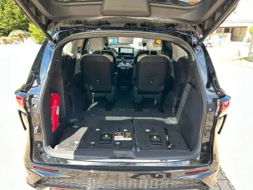 TOYOTA Sienna Hybrid XLE 7-Sitzer