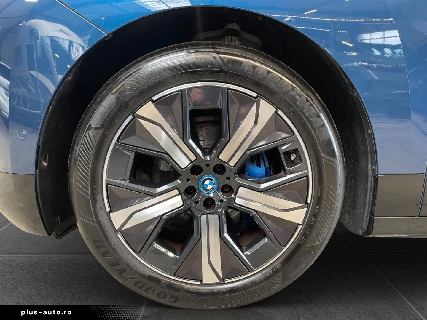 BMW iX 40 xDrive ACC AHK 4ZK H K LRHZ 360