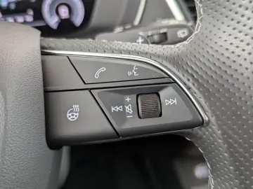 AUDI Q5 55 2.0 TFSI e quattro S line LED AHK RFK SHZ