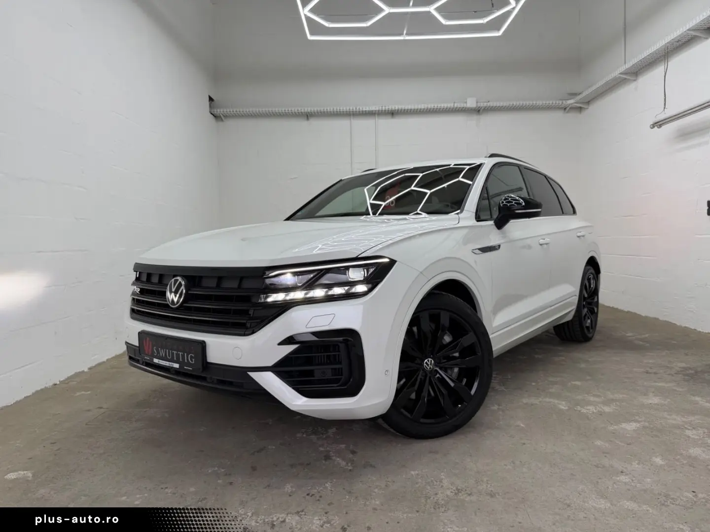 VW Touareg R 4Motion eHybrid MATRIX PANO HEAD-UP