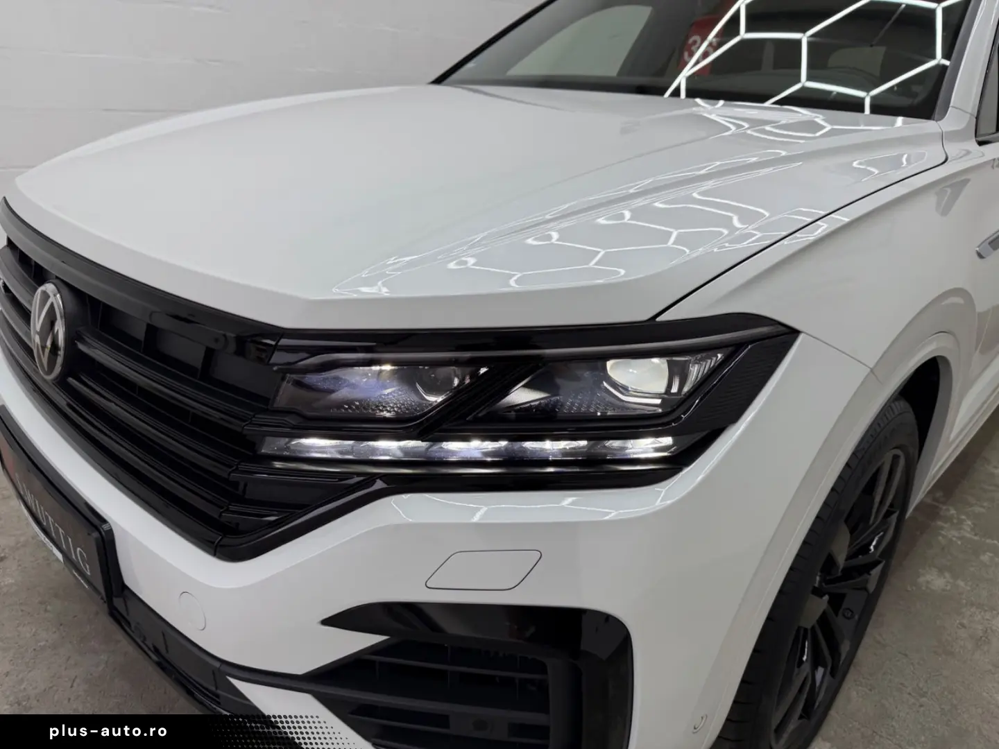 VW Touareg R 4Motion eHybrid MATRIX PANO HEAD-UP