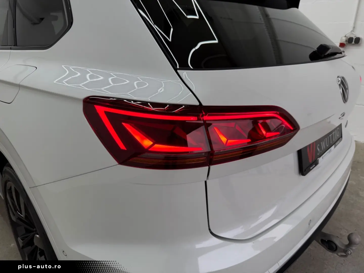 VW Touareg R 4Motion eHybrid MATRIX PANO HEAD-UP