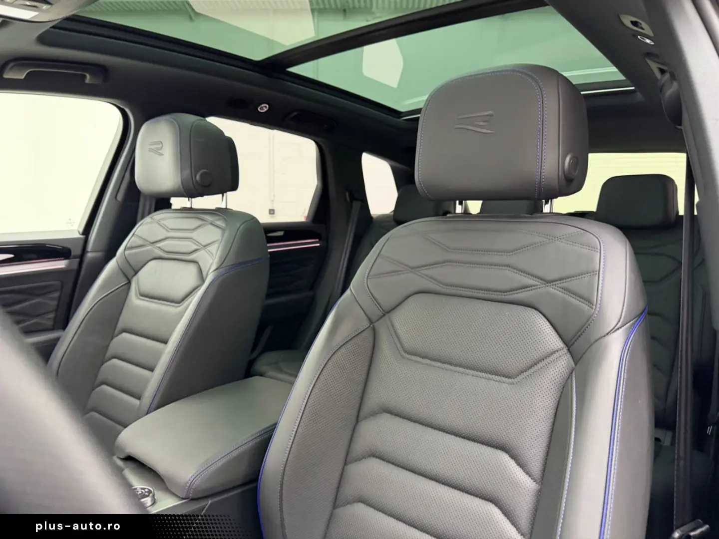 VW Touareg R 4Motion eHybrid MATRIX PANO HEAD-UP