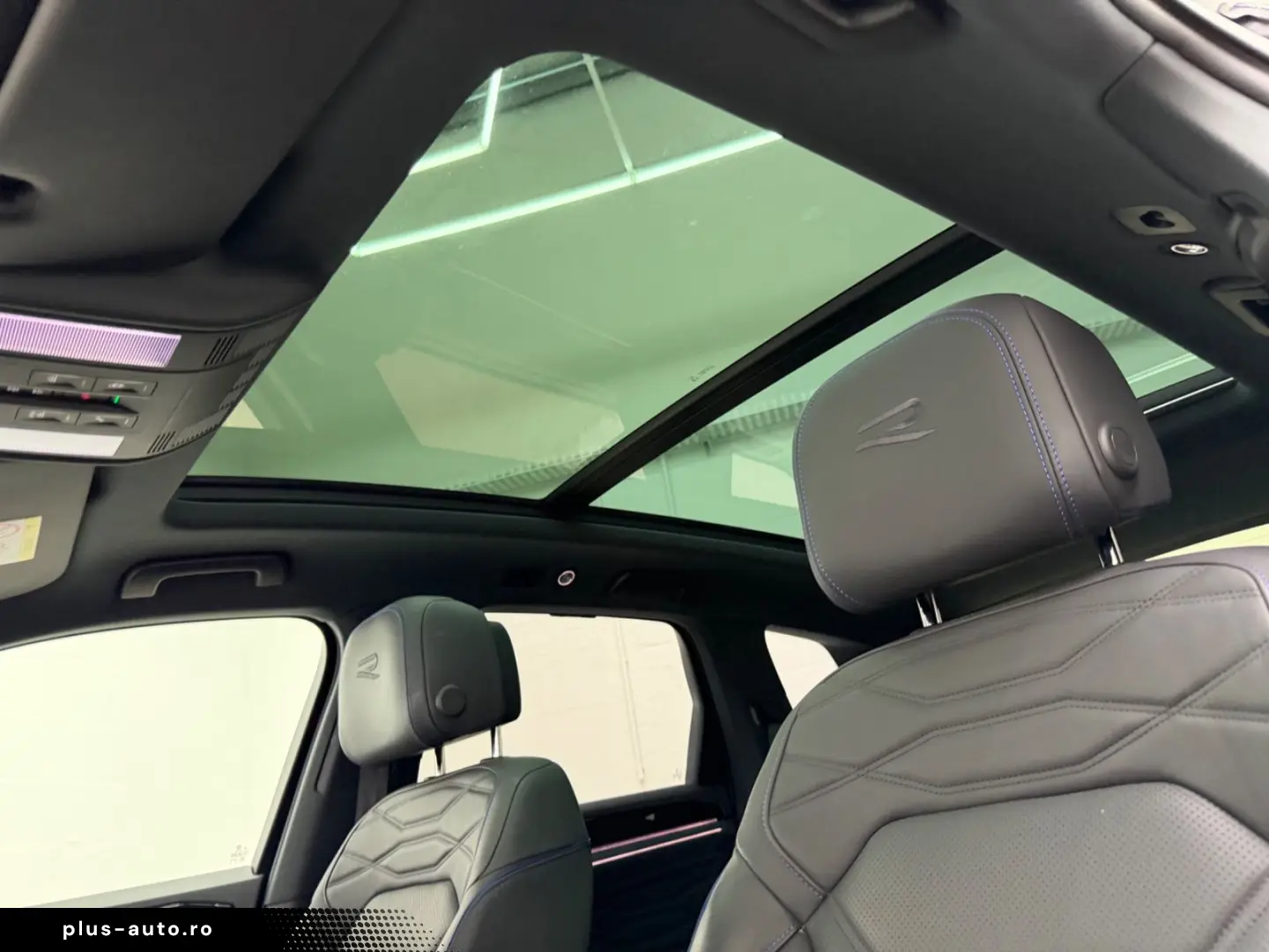 VW Touareg R 4Motion eHybrid MATRIX PANO HEAD-UP