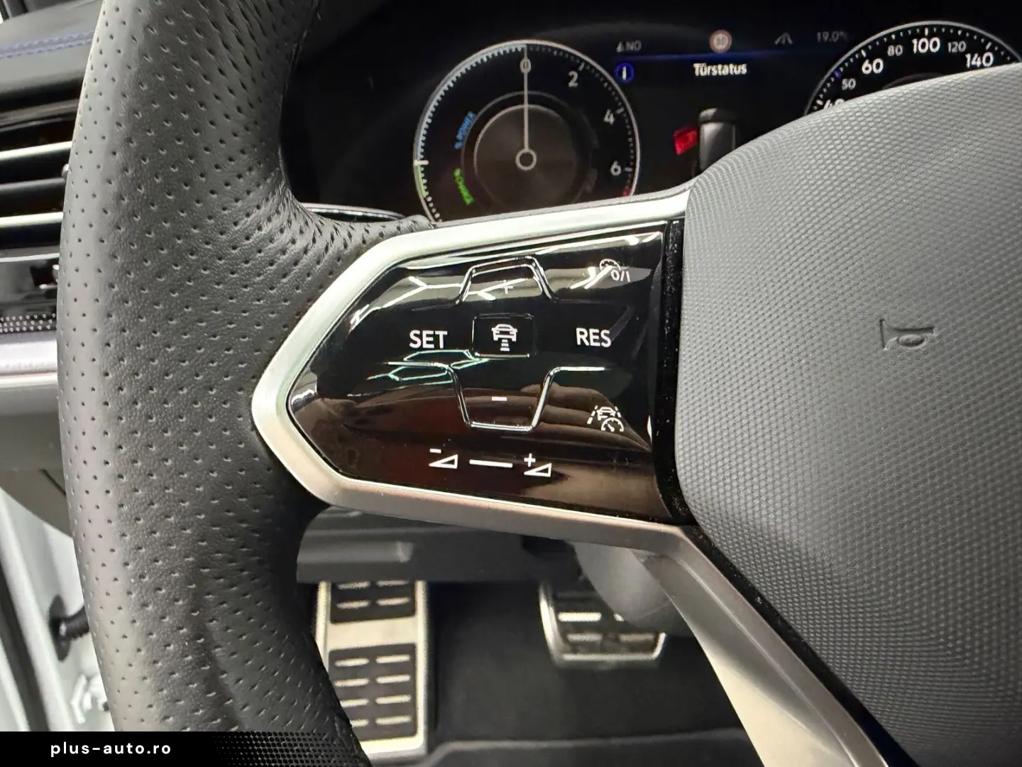 VW Touareg R 4Motion eHybrid MATRIX PANO HEAD-UP