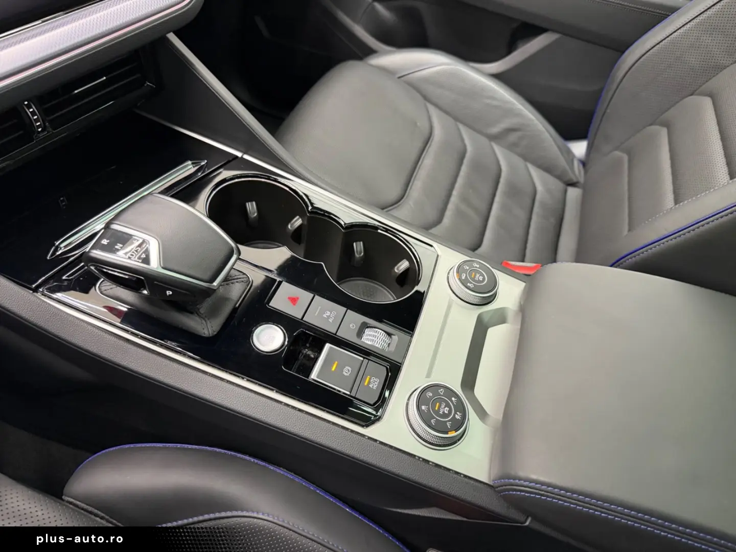 VW Touareg R 4Motion eHybrid MATRIX PANO HEAD-UP