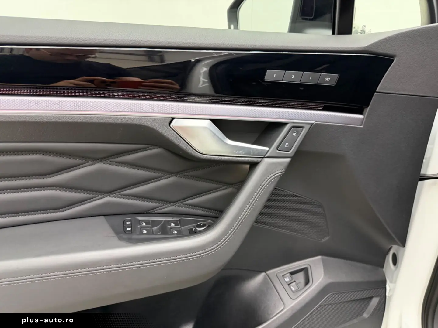 VW Touareg R 4Motion eHybrid MATRIX PANO HEAD-UP