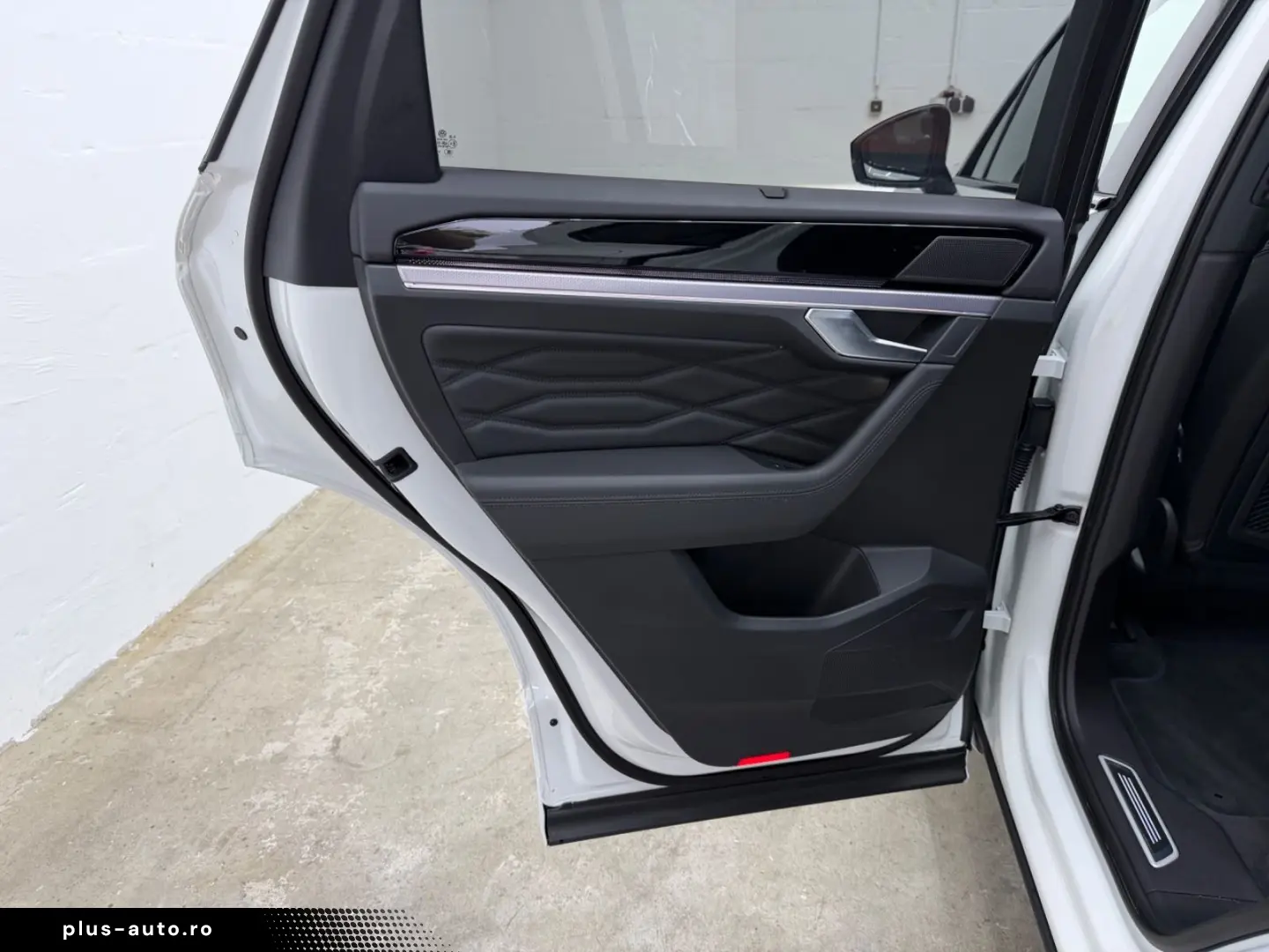 VW Touareg R 4Motion eHybrid MATRIX PANO HEAD-UP